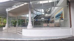 Sticker Sandblast motif ornamen tradisional Bali pada kaca fasad lobby Bali Sunset Road Convention Center