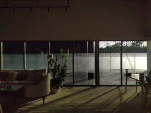 Sticker Sandblast motif garis horizontal pada kaca jendela dan partisi ruang kerja kantor modern di Bali