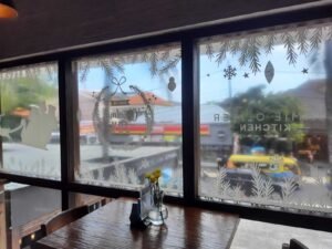 Sticker Print cutting frosted dekorasi Natal di kaca jendela Jamie Oliver Kitchen Bali